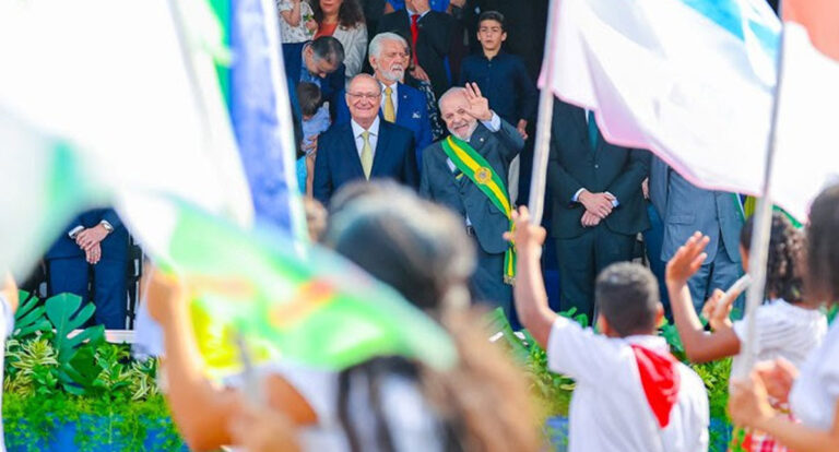Sob forte sol e clima seco, população celebra a Independência e resgata a memória do 7 de Setembro - News Rondônia