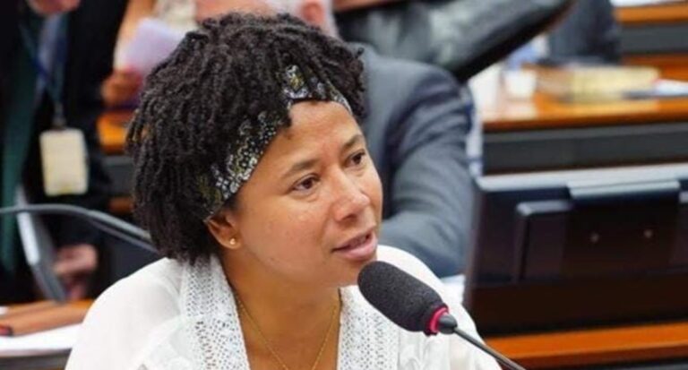 Sílvia Cristina comemora aprovação de lei que destina 30% do valor de multas sanitárias ao tratamento do câncer
