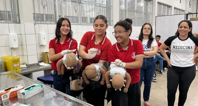 Estudantes de escolas públicas de Porto Velho visitam Universidade Federal de Rondônia