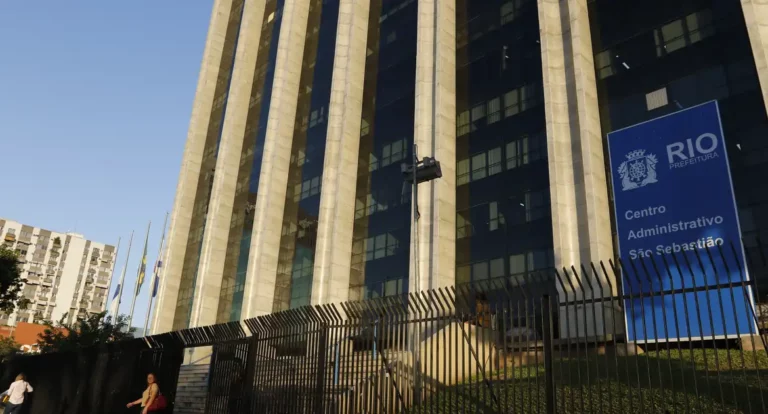 Saiba a atribuição do prefeito e como fiscalizar o seu representante