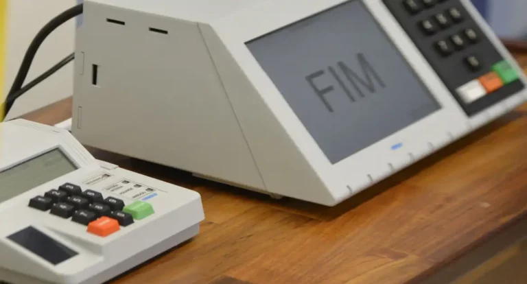 Eleitores de cinco municípios participam de consultas populares