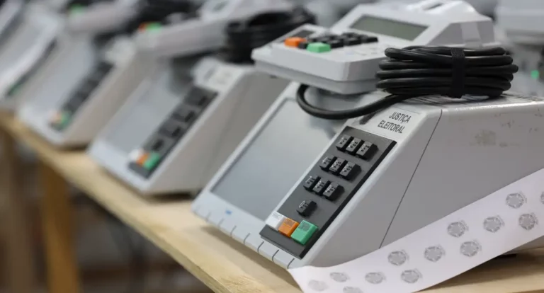 Oito em 10 prefeitos que tentaram reeleição conquistaram novo mandato