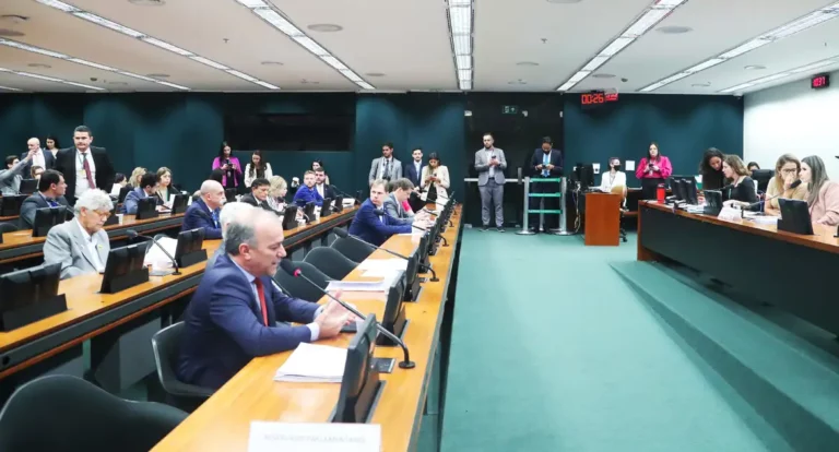 CCJ da Câmara aprova projeto que proíbe decisões individuais no STF