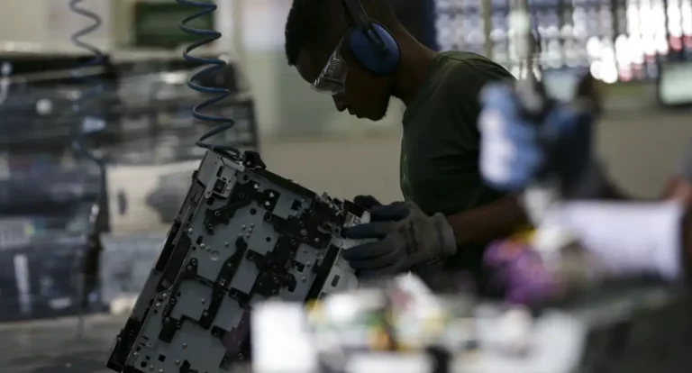 Estudo do Ipea aponta população ocupada nos maiores níveis em 10 anos