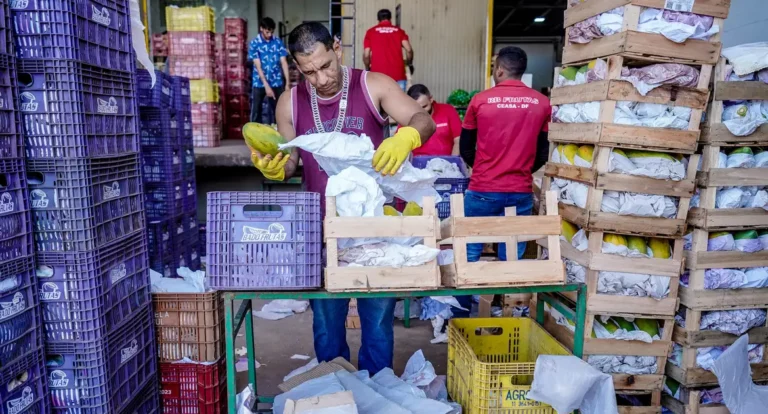 Projeto que reduz imposto para mercados doarem alimentos vai à Câmara