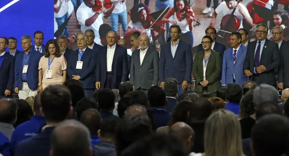 Lula amplia Programa Acredita para beneficiar empresas exportadoras