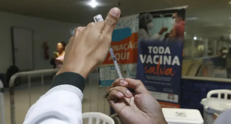 Anvisa atualiza composição de vacinas contra gripe para 2025