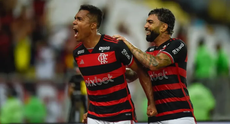 Flamengo sai na frente do Corinthians na semifinal da Copa do Brasil