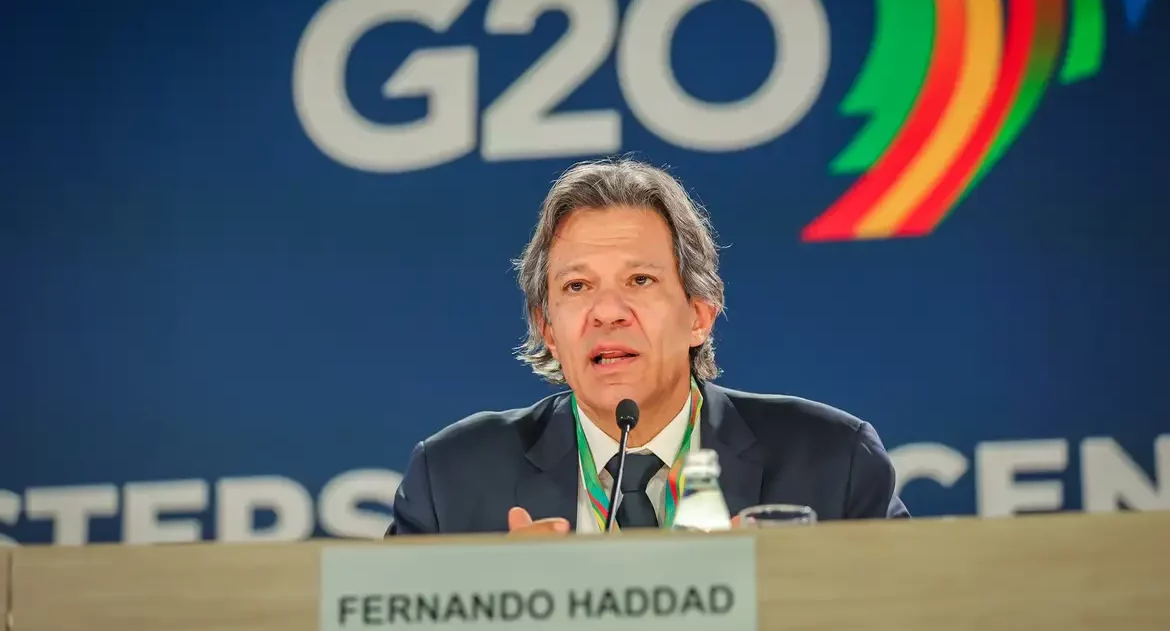 Ao lado de Campos Neto, Haddad defende fortalecimento de marco fiscal