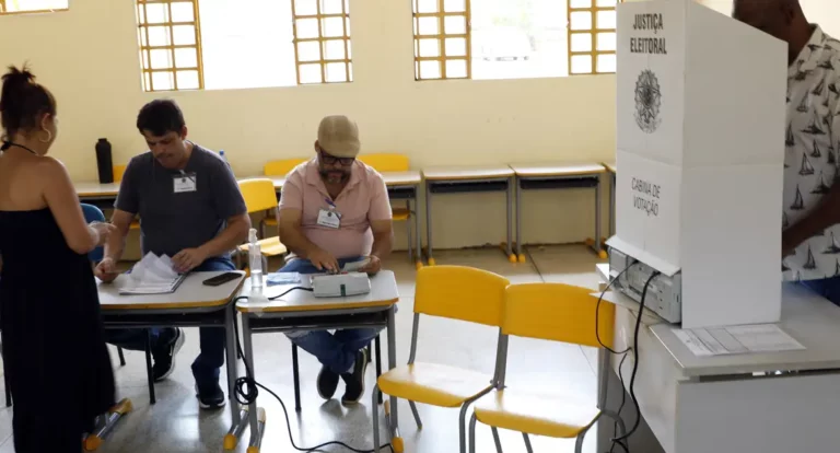 Cármen Lúcia convida eleitores a votarem no segundo turno