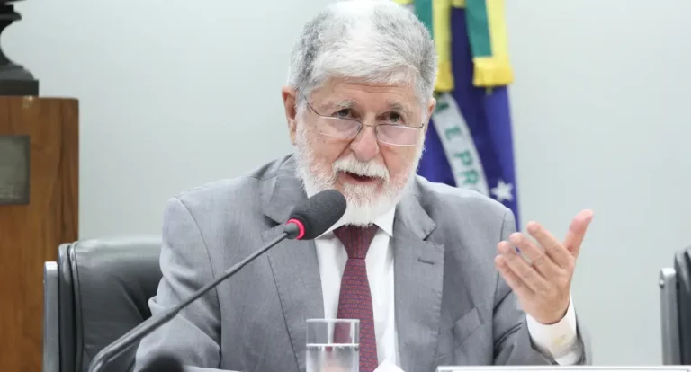 Celso Amorim defende que Brasil deve insistir em diálogo com Venezuela