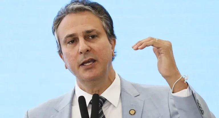 Ministro diz que Pé-de-Meia impulsionou as inscrições no Enem