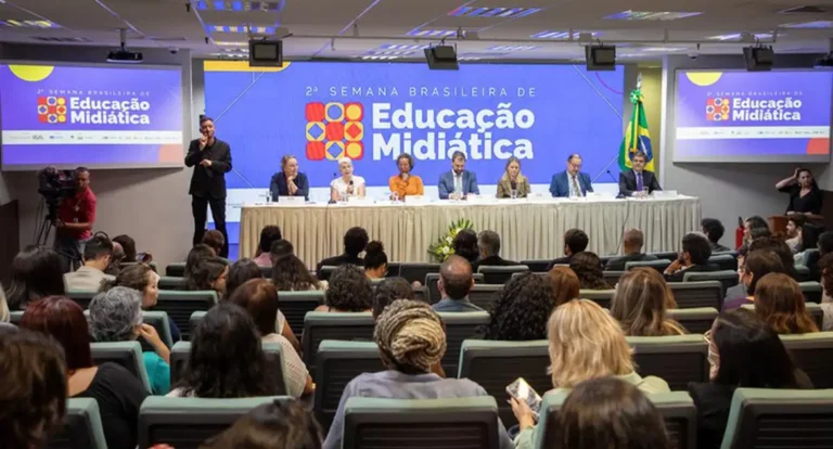 Com educação midiática, estudantes são aliados no combate a fake news
