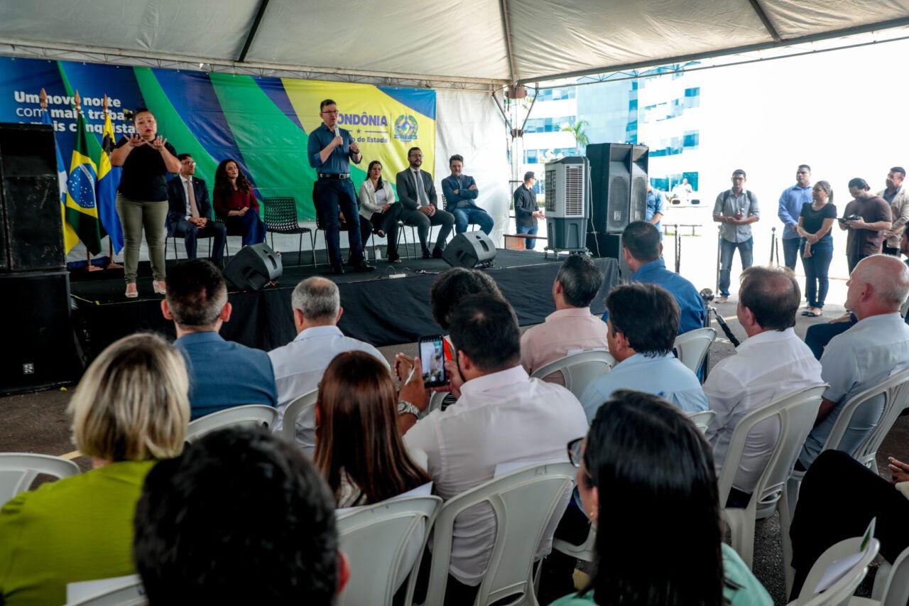 Ações de proteção às crianças e adolescentes são reforçadas no estado pelo governador Marcos Rocha com entrega de 58 caminhonetes - News Rondônia