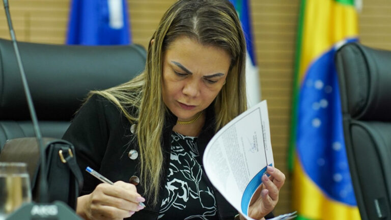 Cláudia de Jesus propõe debate responsável sobre futuro da Caerd - News Rondônia