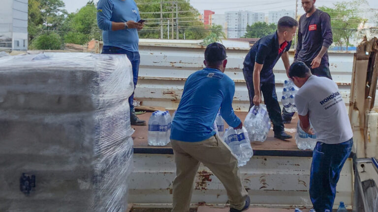 Governo de RO distribui água potável para comunidades indígenas de Guajará-Mirim e famílias de Espigão do Oeste