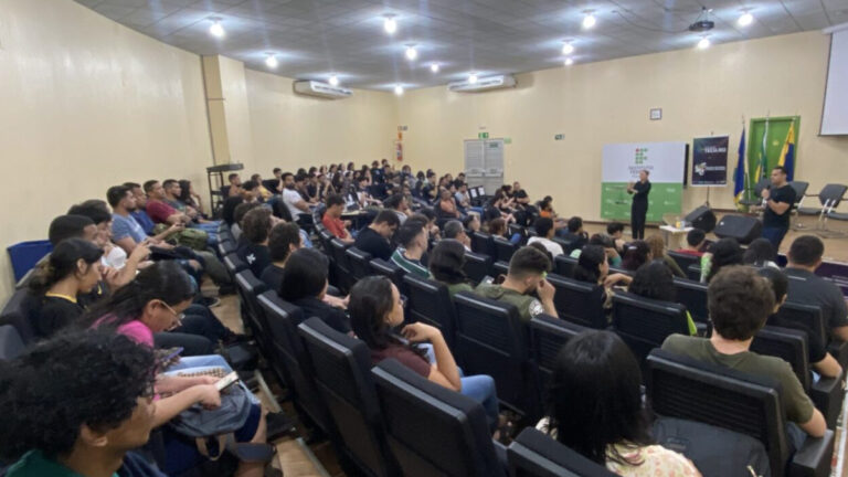 Inovações, tendências e desafios do setor tecnológico são discutidos em evento por profissionais, estudantes e entusiastas