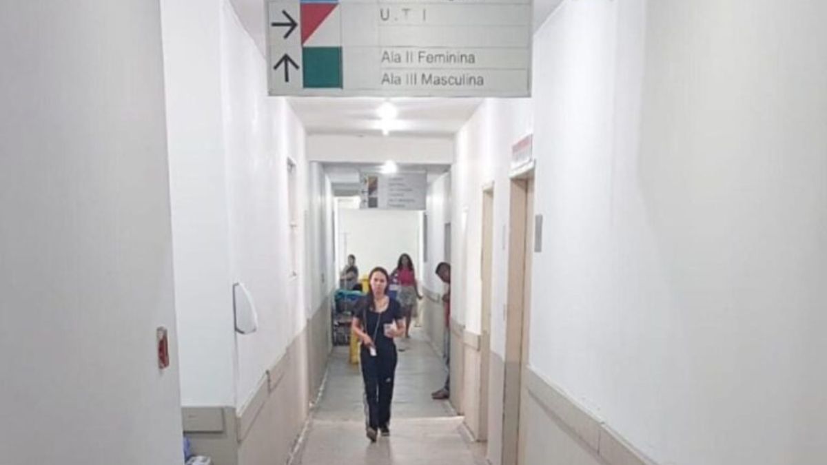 Corredores vazios no Hospital João Paulo II refletem ações eficazes do governo de Rondônia na saúde pública