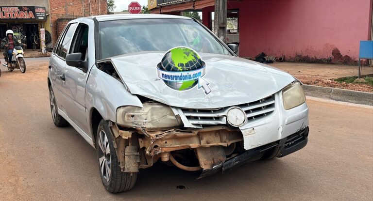 Gol avança cruzamento e atropela moto aplicativo com passageira na zona leste