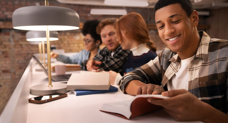 Rondônia na 21ª posição no ranking de pessoas economicamente ativas com ensino superior - News Rondônia