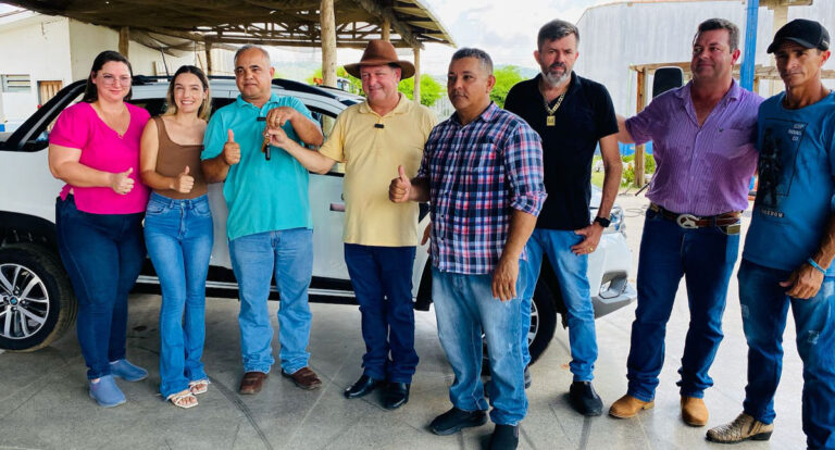 Deputado Pedro Fernandes entrega veículo para fortalecer a Secretaria Municipal de Agricultura, Meio Ambiente e Turismo de Campo Novo de Rondônia - News Rondônia