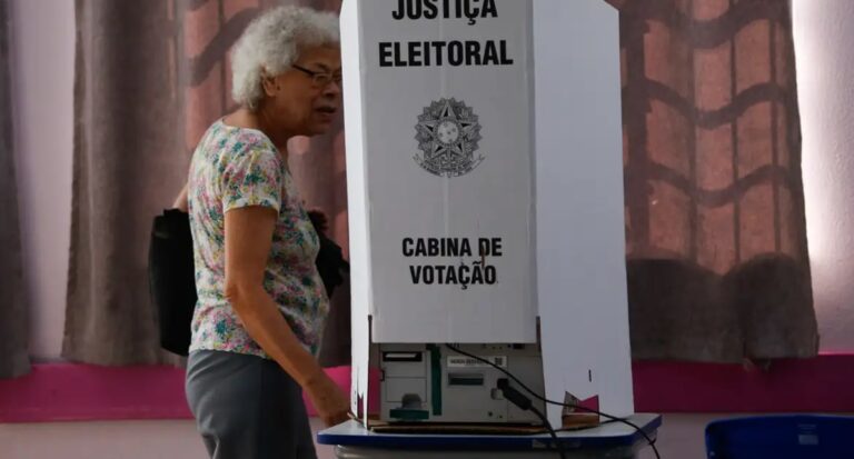 Eleições são encerradas em todo o país; começa apuração dos votos