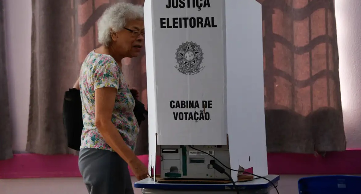 Eleições são encerradas em todo o país; começa apuração dos votos
