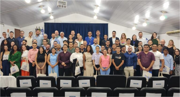 UNIR empossa 57 novos servidores técnicos administrativos