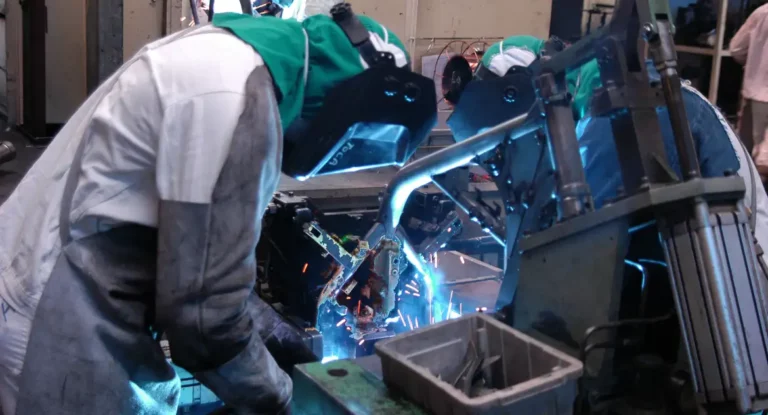 Setor de máquinas registra crescimento em outubro, diz Abimaq