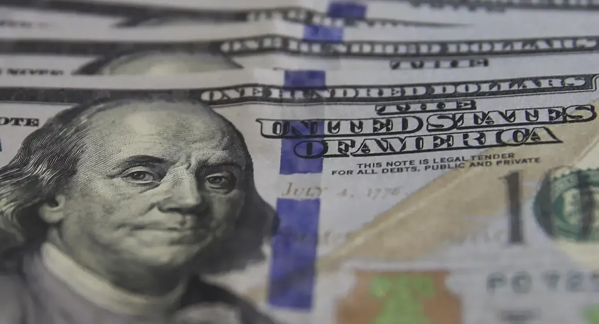 Mercado frustrado com corte e dúvidas com Trump explicam dólar recorde
