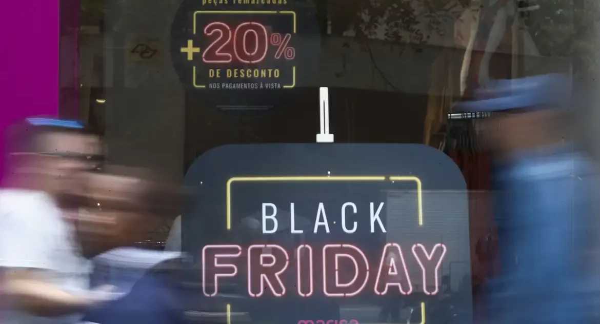 Nove em cada dez brasileiros pretendem comprar algo na Black Friday
