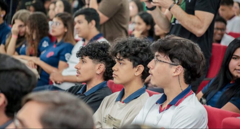 Ações em saúde do adolescente são realizadas em escolas em alusão ao “Novembrinho Azul” - News Rondônia