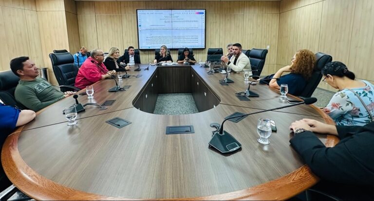 Cláudia de Jesus articula com Sindicatos e Governo a votação do PCCR na Alero - News Rondônia