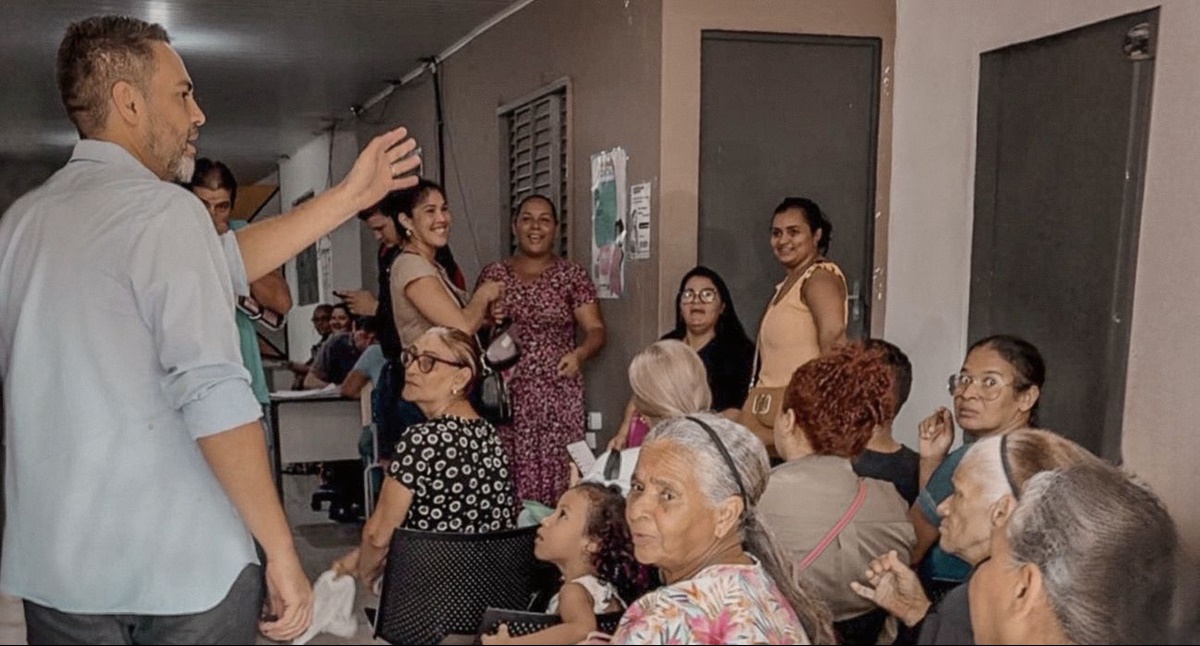 Em visita ao Cras, Leo Moraes se depara com população no calor e relatos de descaso - News Rondônia