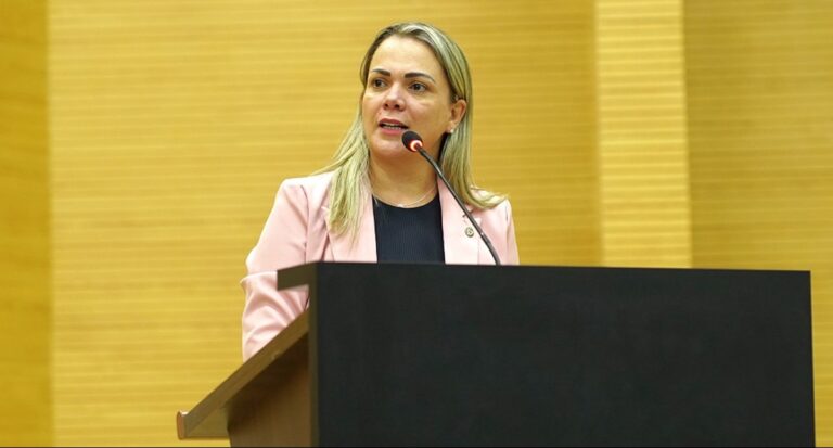Lei da deputada Cláudia de Jesus de cotas raciais em concursos é um marco na luta por direitos - News Rondônia