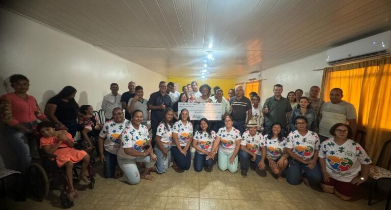 Deputada Sílvia Cristina assegura R$ 100 mil para a Apae de Machadinho D'Oeste - News Rondônia