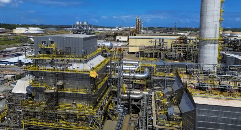 Refinaria da Petrobras vai transformar poluente em produto rentável