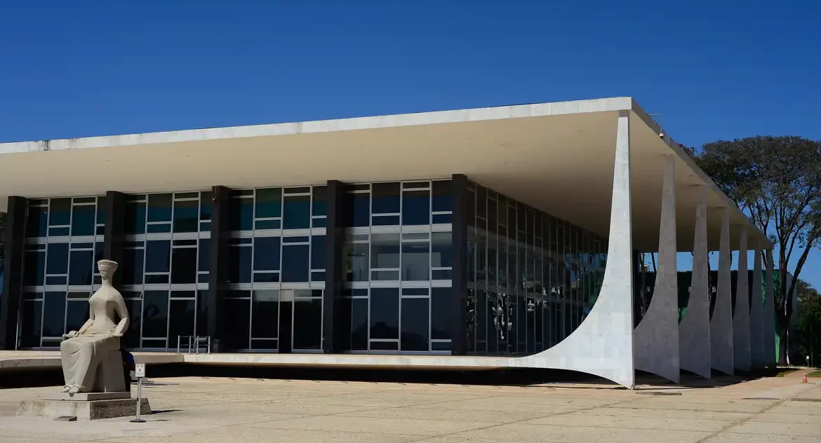 Fux determina que governo proíba uso de benefícios sociais em bets