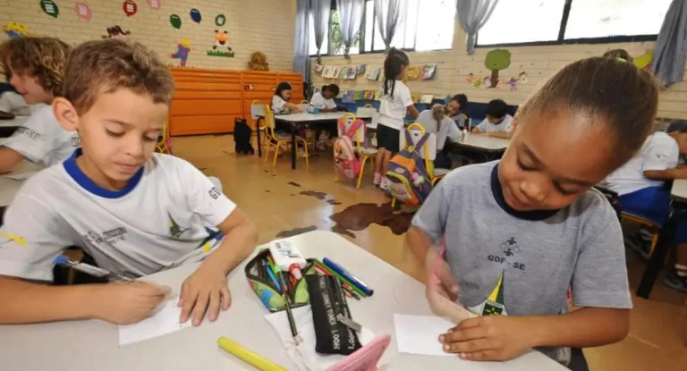 Brasil aumenta investimento público em educação