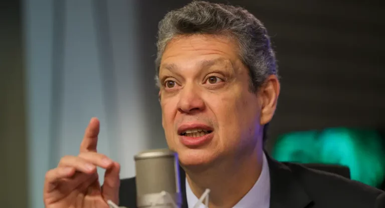 PEC 6x1 ainda não foi discutida no núcleo do governo, diz ministro