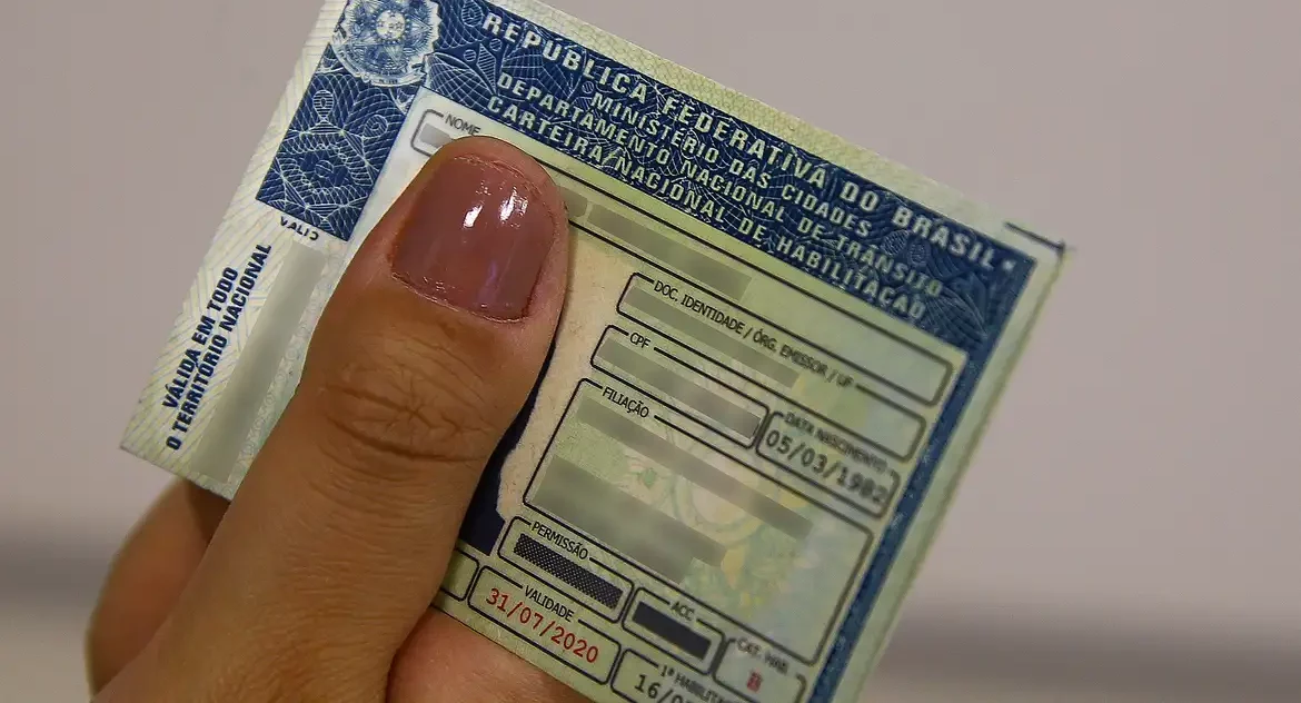 Detran alerta para golpes por mensagens SMS