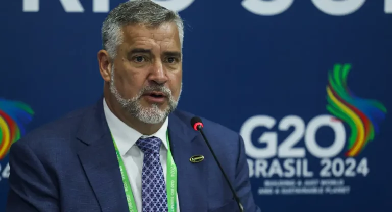 Brasil sai fortalecido no ambiente internacional, diz ministro