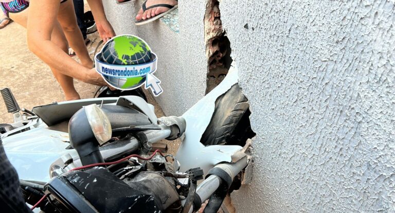 Moto aplicativo bate contra parede de barbearia e passageira sofre traumatismo craniano