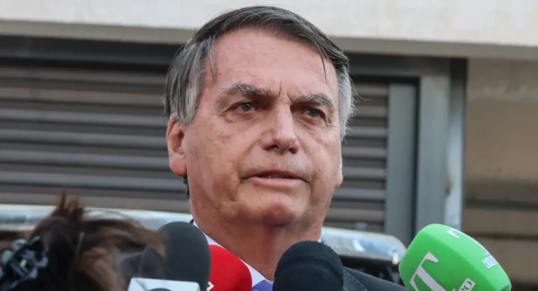 Indiciado, Bolsonaro diz que Moraes “faz tudo o que não diz a lei”