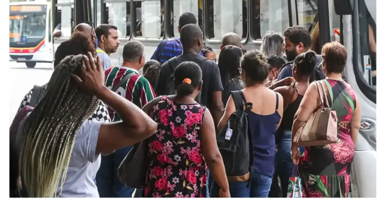 Taxa de desemprego entre mulheres foi 45,3% maior que entre homens