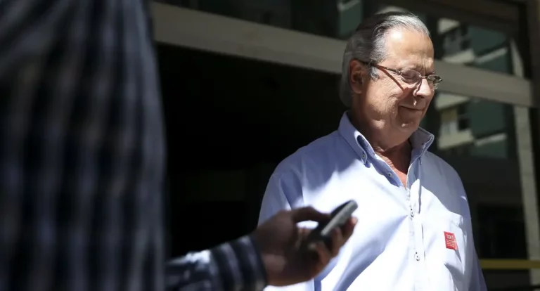 PGR recorre de decisão que anulou condenações de Dirceu