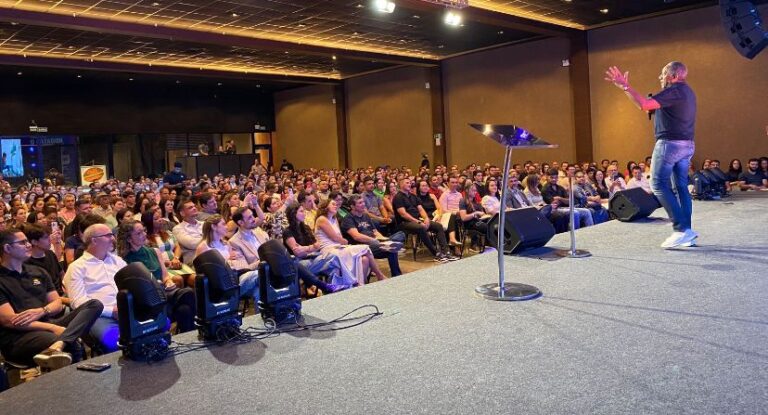 Geraldo Rufino inspira mais de 600 pessoas em Ji-Paraná com sua história de superação e sucesso