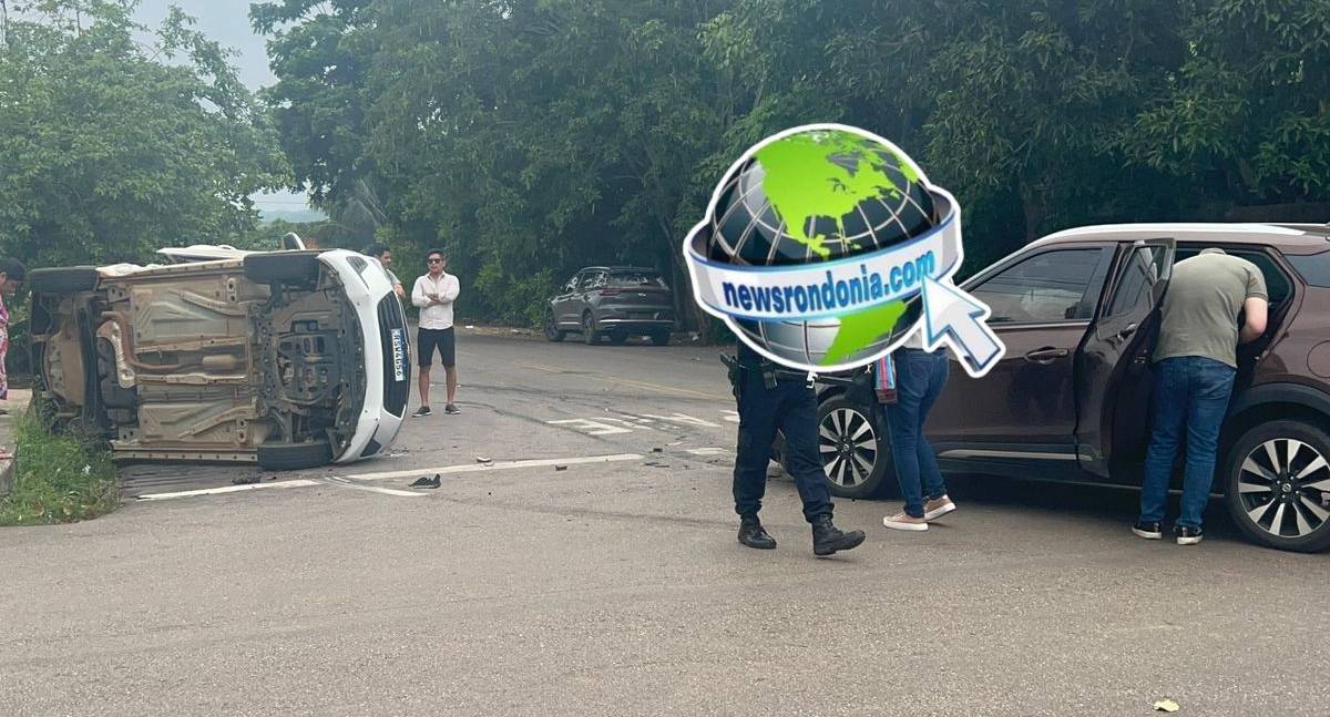 Onix capota em acidente na Avenida Calama