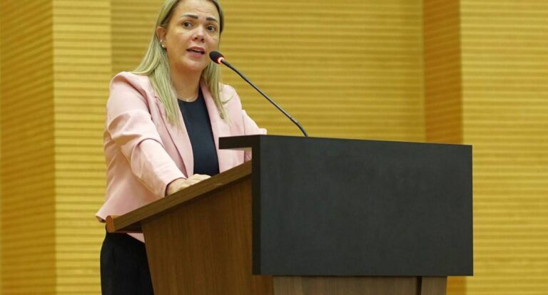 Cláudia de Jesus solicita informações sobre controle do pirarucu no Vale do Guaporé - News Rondônia