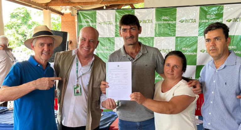 JAIME BAGATTOLI: Projeto apoiado pelo senador entrega os primeiros contratos de concessão de uso em assentamento de Parecis (RO) - News Rondônia